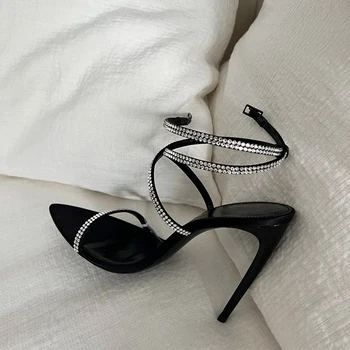 Luksuzne ženske sandale s uskim kristalne remenom, šik crna ljetne cipele na tankim visokim potpeticama, večernje cipele-brod sa štrasom, ženske sandale od manekenske